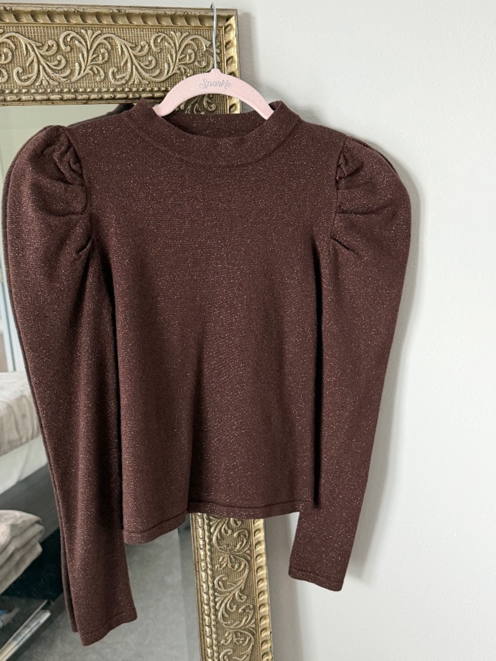 Women’s puff sleeve sweater